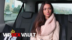 Brunette babe Arwen Gold gets off hard in the backseat, squirting from behind
