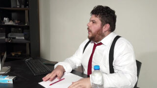 Şişman, genç, eşcinsel ayı tipler, kıllı ofis çalışanlarıyla karşılıklı oral seks ve derin anal ilişkiye giriyorlar.