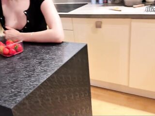 eighteen year old Stepbrother got Snatch Cake from Stepsister as a Present for her Birthday!