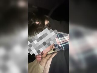 Orinado y cogiendo en publico