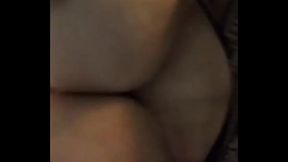 Garota de programa dando o c&uacute_ de quatro sacudindo as tetonas