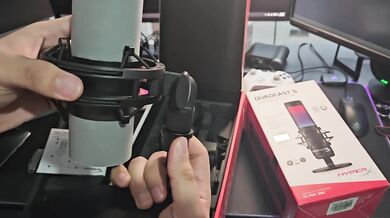 HyperX Quadcast 2 S Unboxing raw mic setup