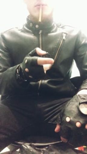 Leather Alpha smoker, smokes and spits, Domination