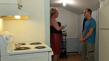 Guy Decides to Dress in Drag for the First Time