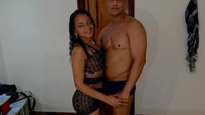 corno levou a esposa pra foder com jr doidera em sua primeira vez gravando porno e a safada deixou botar ate no cu
