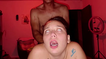 Sumisa Kitty dj exhibicionista follada por su hermanastro