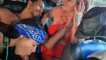 Sai com meus amigos na Bahia e dei pra eles no pelo no carro em movimento, quero nem saber.