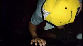 macho com tes&atilde_o na bund&atilde_o deu o rabo pelo buraco no dark room