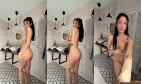 Curvy girl bends slow, teasing with her ass ????