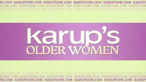 Wenona: Hot MILF fingering