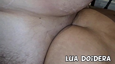 Levamos pro motel a casada que o marido liberou e fizemos uma brincadeira gostosa a tres e o Jr gozou dentro de mim