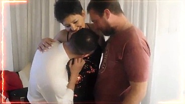 2016 ,PERLA LOPEZ SE COJE A LOS AMIGOS DEL MARIDO QUE LO ESTABAN ESPERANDO, Y SE ENCUENTRA UNA SUPER POLLA , SE LA METE POR TODOS LADOS