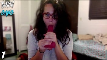 Twitch Streamer Flashing Her Boobs On Stream & Accidental Nip Slips/Boob Flash 1