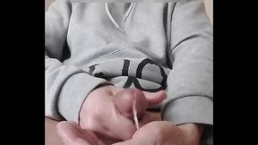 je me branle et je l&egrave_che mon jus cr&eacute_meux,