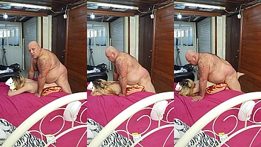 NOVINHA QUANDO SAI DAS FESTA VEM PASSAR A NOITE COM O VELHO GOSTOSO