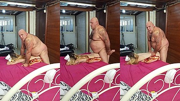 NOVINHA QUANDO SAI DAS FESTA VEM PASSAR A NOITE COM O VELHO GOSTOSO