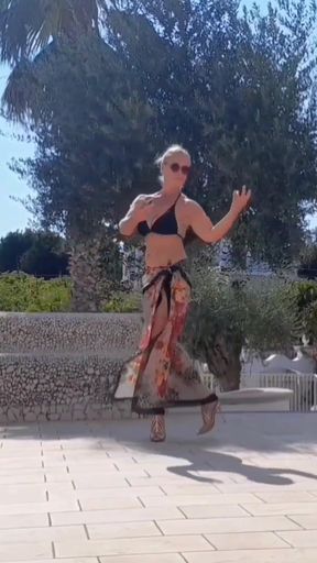Selena's Outdoor Posing and Sex Games in Heels