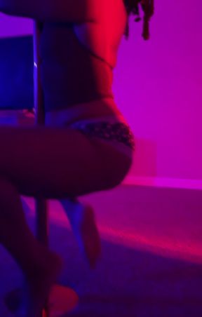 Curvy ebony dancer shows off her booty in a solo pole dance
