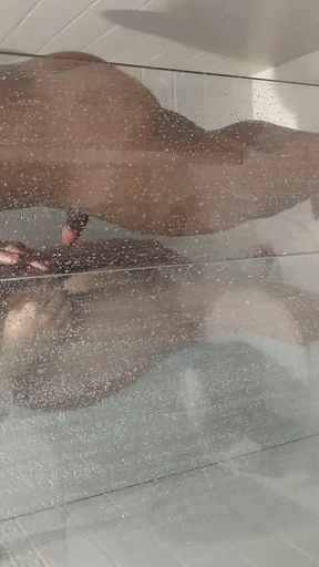 My very horny wife rubbing the boy&#039;s huge cock without a condom in the bathroom under the shoveiro and I watch myself masturbating in a delicious threesome, she loves 18 year old boys and playing with