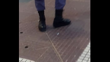 Bulto de Polic&iacute_a en la calle