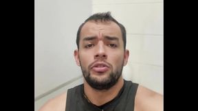 Tomei leite de um e fodi o outro at&eacute_ gozar no box do banheiro do shopping