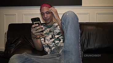 3489 voici MAXIME un transboy ( mec avec une chatte ) qui se fait baiser ...