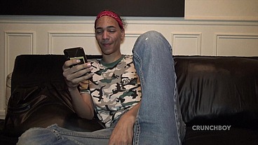 3489 voici MAXIME un transboy ( mec avec une chatte ) qui se fait baiser ...