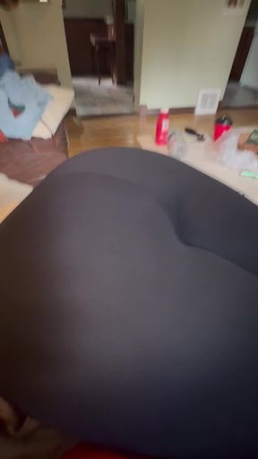 Curvy girl shows off her big homemade booty
