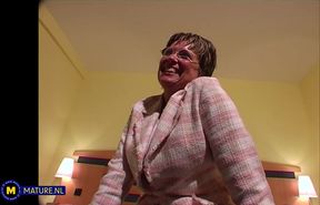 MatureNL - Susen Unshaved Amateurs Housewife Interview - Fingering