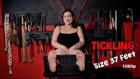 Laisa, Her Size 37 Feet and the Delicacy of Tension (English subtitles 1080p)