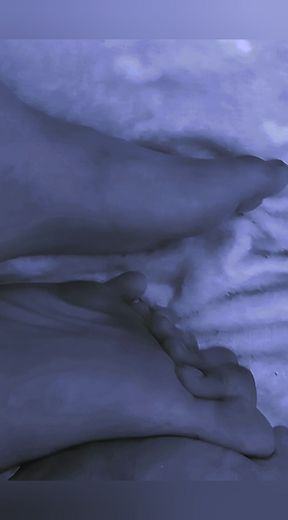 "Sweaty male hot feet, big toe in the close-up moaning loudly