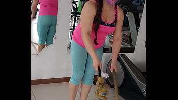 Esta Bonita O No?  Grabe a Mi Vecina En El Gimnasio!! Fui Tras Ella Y Le Pedi El Ba&ntilde_o Prestado Y En Su Apartamento Folle Su Boca Por Zorra ! FULLONXRED