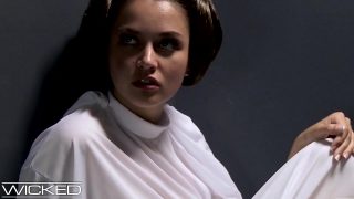 Cosplayer da Princesa Leia chupa BBC de Vader