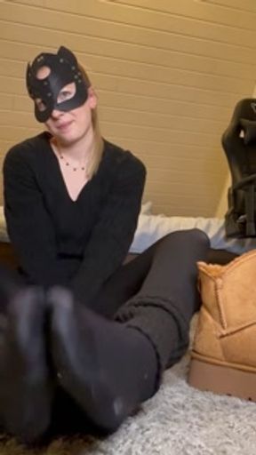 Good slaves smell when the mistress commands them