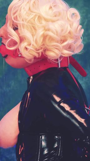 Moaning MILF Loves Good Fisting and Wet Pussy Play! Latex Fetish Horny Girl.