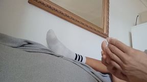 Straight male soles. Are any fetishist woman over there ??