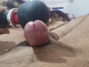 Me paso un masajeador grande por verga y culo