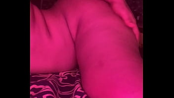 Beautiful 18 years girl Pillow Humping and cum on tits with orgasm intense Tremblement
