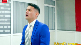 Office hunk Robbie Rojo blows his boss before hard drilling