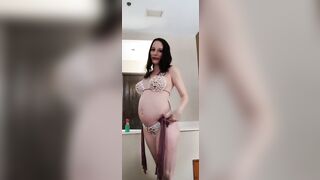 Lovingly Fisting his Pregnant Wifey until she Squirts