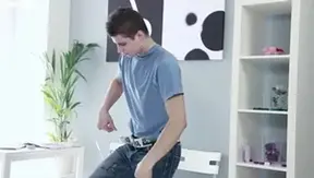 Bearded Fox Tackles Valentino's Meaty Performance