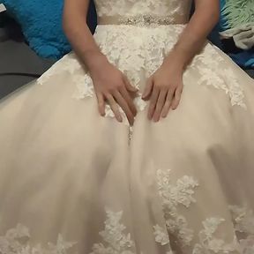 Taking Former Bride&#039;s Used Wedding Dress to Bed