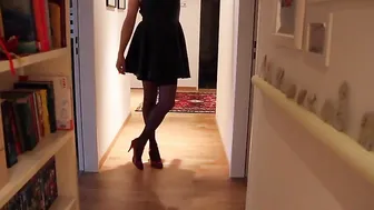 Crossdresser in leather microskirt and red heels masturbates with dildo until cum