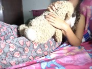 HERMANASTRO me pilla masturbándome con el peluche