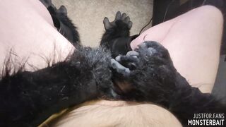 Gorilla uses barrel fucktoy to fap off.