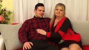 Horny lad is drilling mature lady's hairy vagina