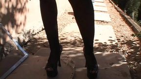 Building boss whips workers' butts with oral&#x1F61C; sex