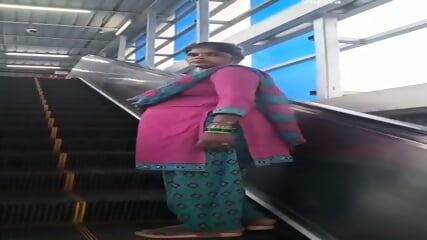 Desi Randi Aunty Showing Her Boobs & Pussy In Railway Station Bathroom For Money