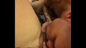 putinha safada saiu do par&aacute_ pra sentar na rola grande e grossa do carioca - parte 2