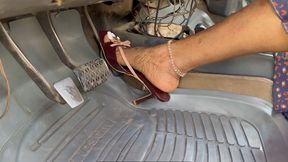 This Car Actually Means It! I Ain’t Going Nowhere (Footwell)